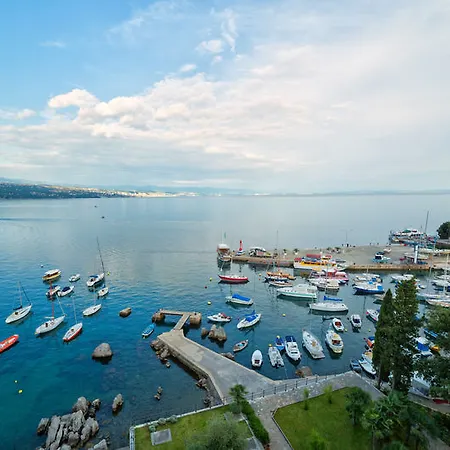 Hotel Camellia 4*